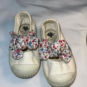 Chipie White sneakers with floral bows, purchased in Europe, size 5.5